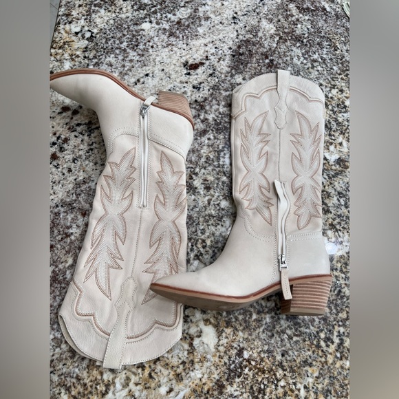 Gently used western Dolce Vita Shiren Boots Women's size Sand Nubuck